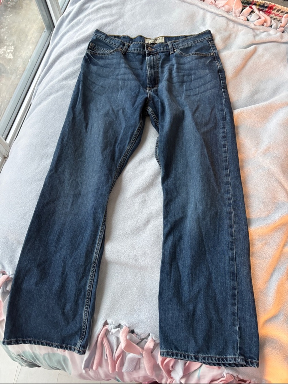 Wrangler medium blue relaxed-fit jeans size 36x30